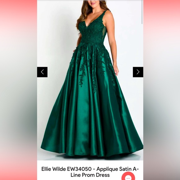 Emerald Green Ellie Wilde Graduation Gown - Picture 1 of 3